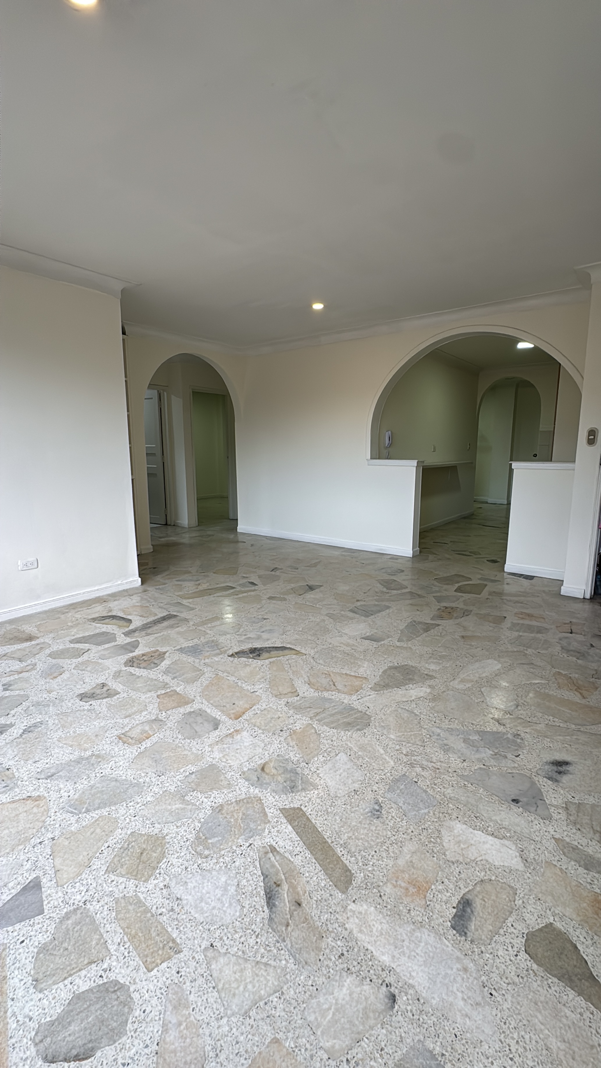 Foto 3 de Apartamento en alquiler 3 piso | Ciudad Jardín (sur de Cali)